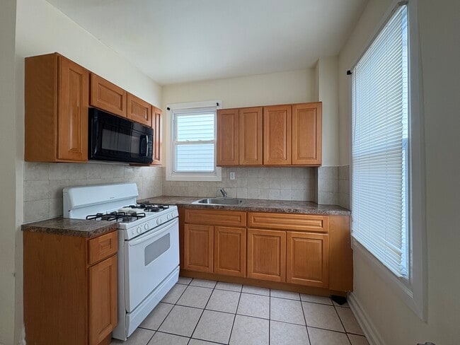 138 Armstrong Ave, Unit 2
