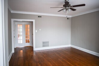 5349 W Byron St, Unit 1 in Chicago, IL - Foto de edificio - Building Photo