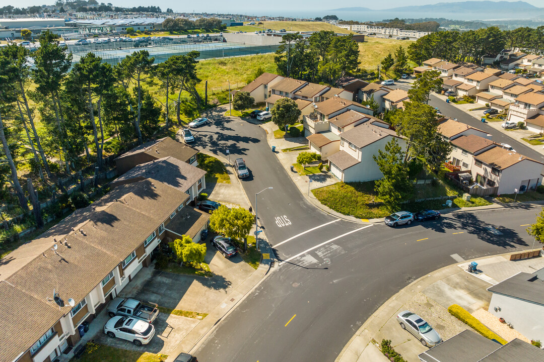 West Ridge in Daly City, CA - Building Photo