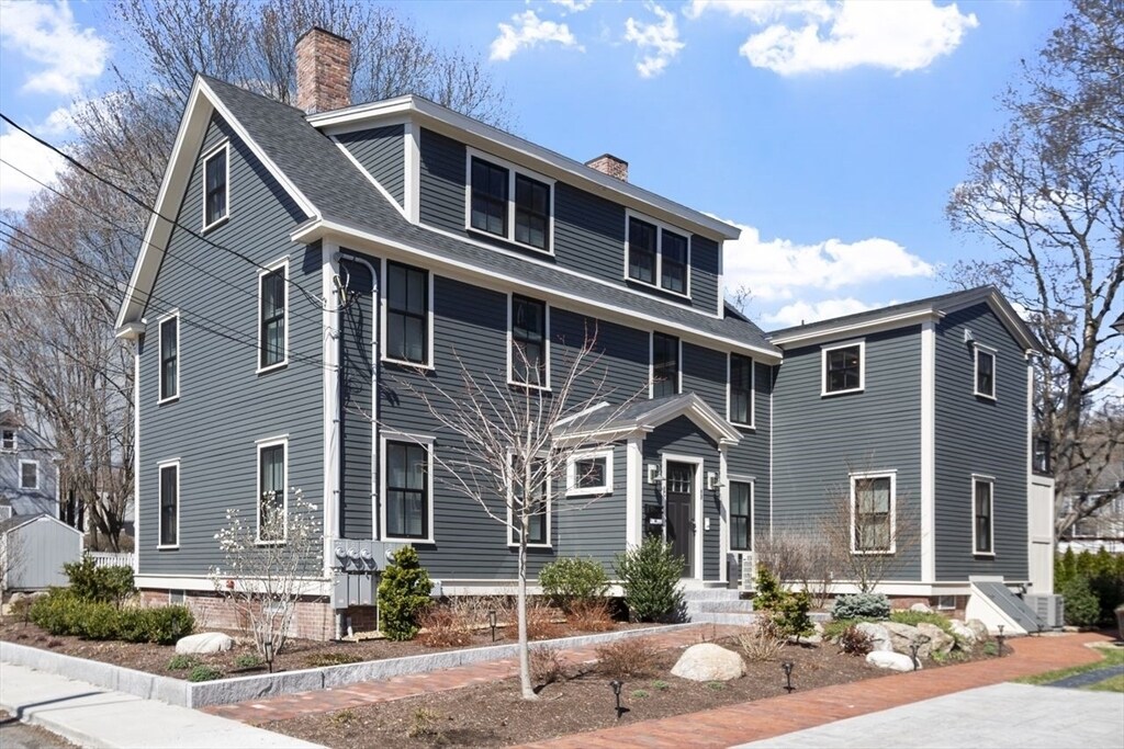 6 Cedar St in Amesbury, MA - Building Photo