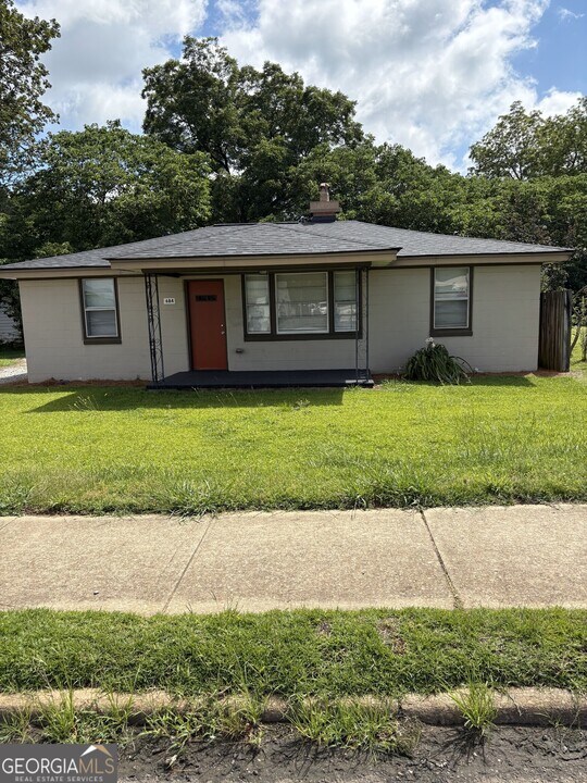 684 S Broad St in Commerce, GA - Building Photo