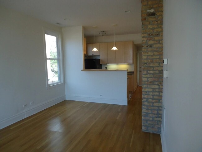 2545 W Homer St, Unit 3