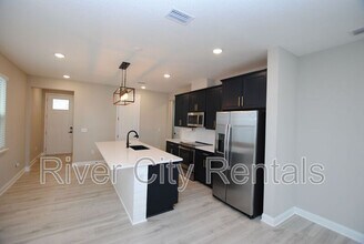 6997 Red Timber Rd in Jacksonville, FL - Foto de edificio - Building Photo