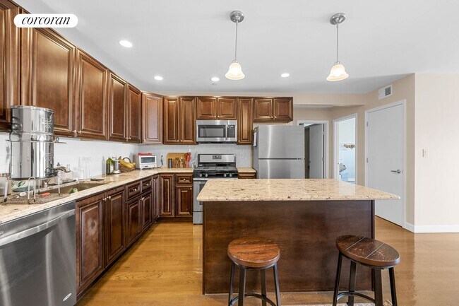 39-30 62nd St in Queens, NY - Building Photo - Building Photo