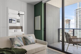 159 NE 6th St, Unit 3013 in Miami, FL - Foto de edificio - Building Photo