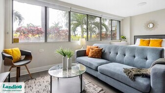 305 Dr. M.L.K. Jr St S in St. Petersburg, FL - Building Photo