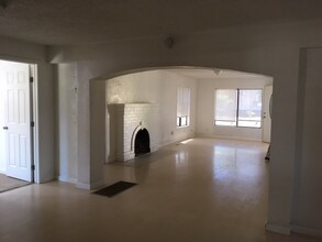 1118 N Yosemite Ave in Fresno, CA - Building Photo - Building Photo