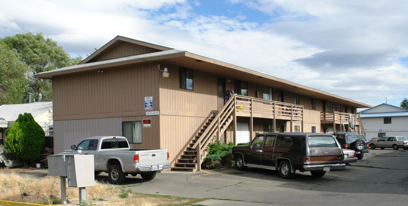 1204 Willow St in Yakima, WA - Building Photo