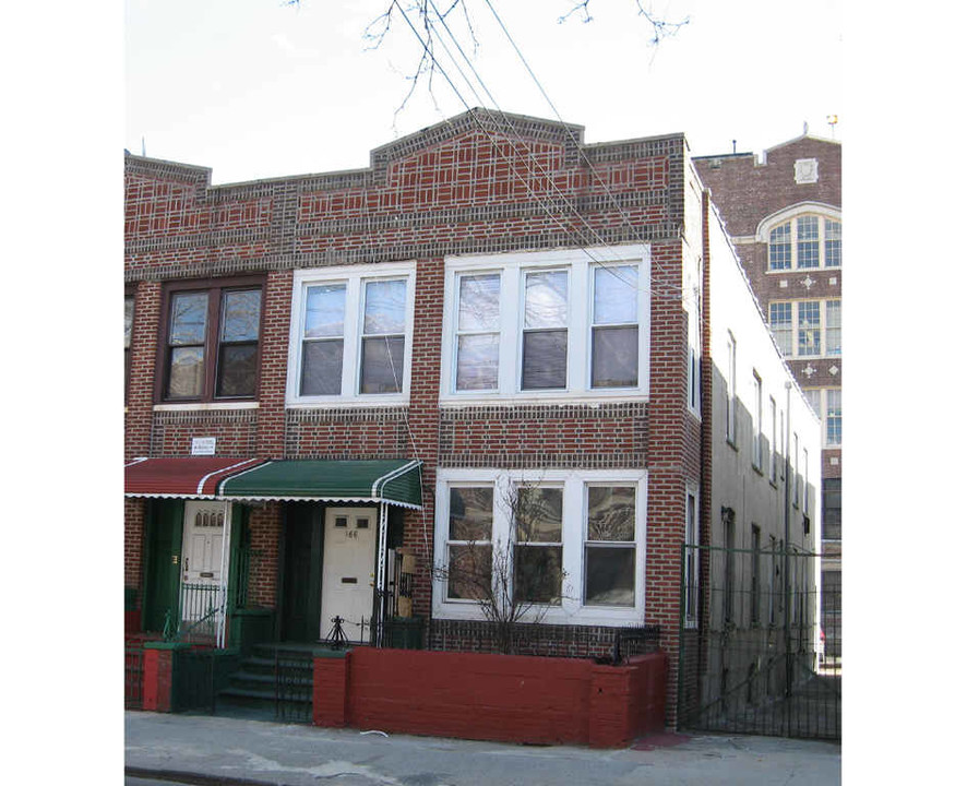 566 Riverdale Ave in Brooklyn, NY - Building Photo