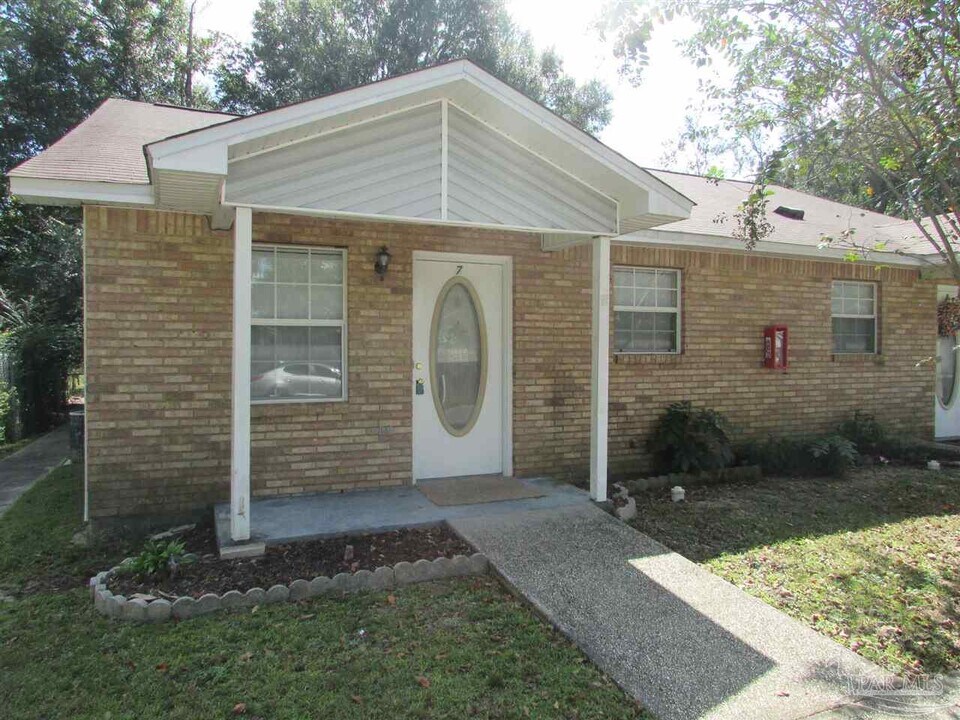7135 Pearson Rd in Pensacola, FL - Building Photo