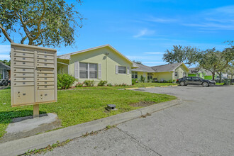 Fall Ridge of Delray in Delray Beach, FL - Building Photo - Primary Photo