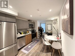 3079 Pharmacy Ave in Toronto, ON - Building Photo - Building Photo