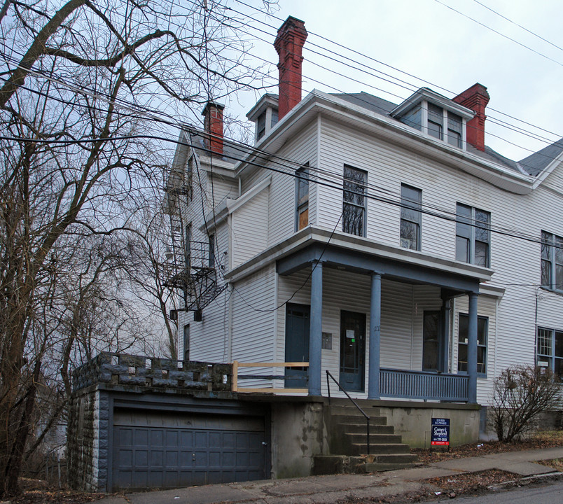 227 Gilman Ave in Cincinnati, OH - Building Photo