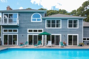 341 Narrow Ln in Bridgehampton, NY - Building Photo