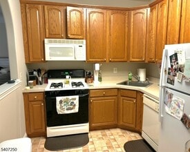 95 Limerick Ln in Phillipsburg, NJ - Building Photo - Building Photo