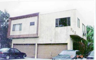 942 N Spaulding Ave in Los Angeles, CA - Building Photo