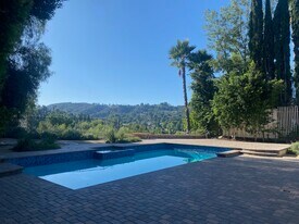 4776 Galendo St in Woodland Hills, CA - Building Photo