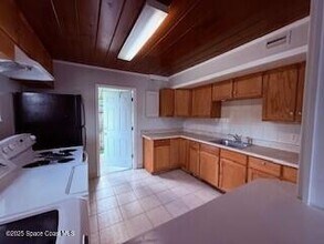 165 S Tropical Trail in Merritt Island, FL - Building Photo - Building Photo