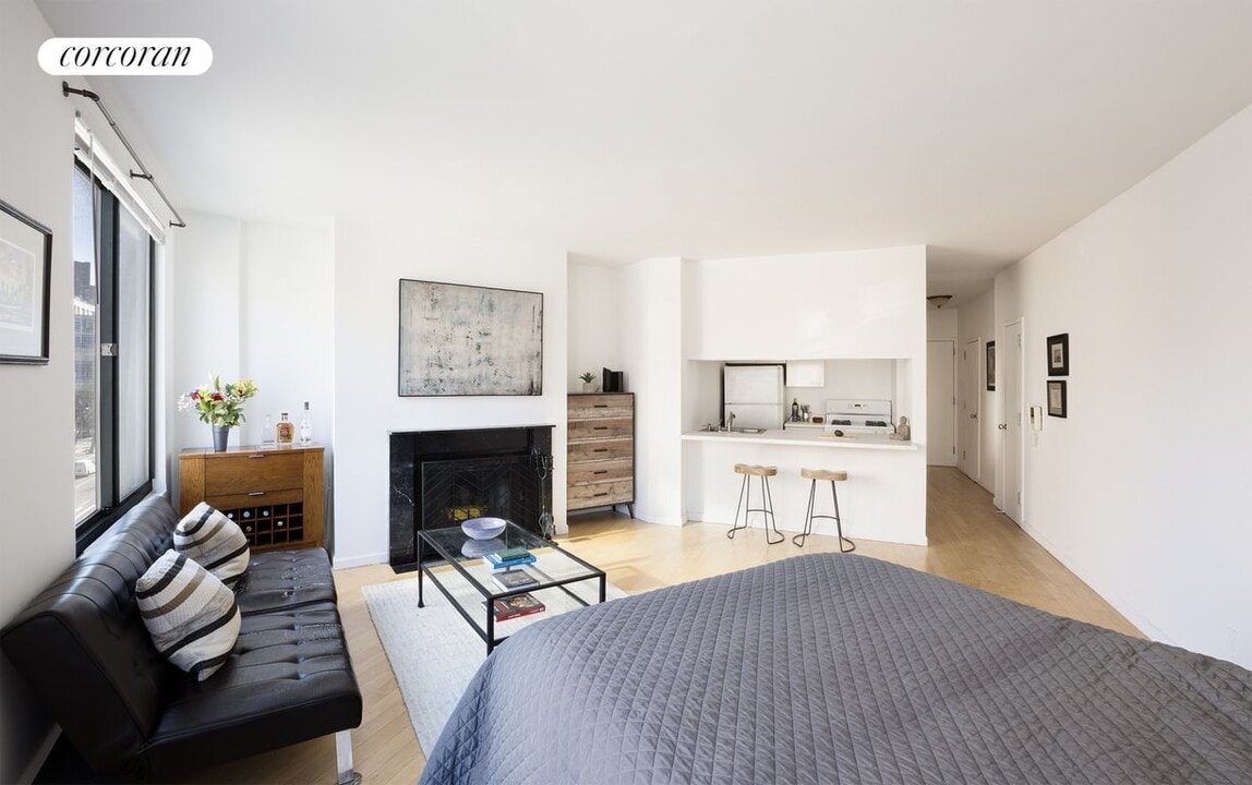 22 Perry St in New York, NY - Building Photo