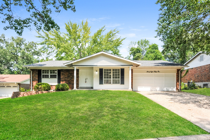 6851 Parc Charlene Dr in Florissant, MO - Building Photo