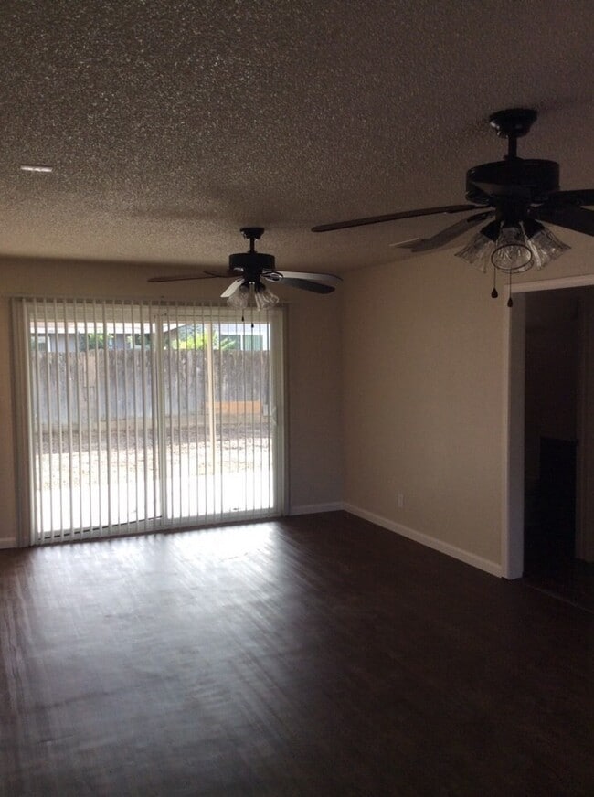 2822 E Holland Ave in Fresno, CA - Building Photo - Building Photo