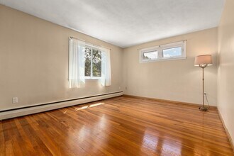 76 Lionel Ave in Waltham, MA - Building Photo - Building Photo