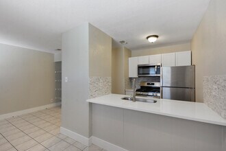 1914 Hearthstone Dr-Unit -D in Austin, TX - Building Photo - Building Photo