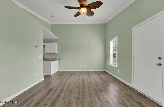 9030 Houston St in Panama City Beach, FL - Foto de edificio - Building Photo