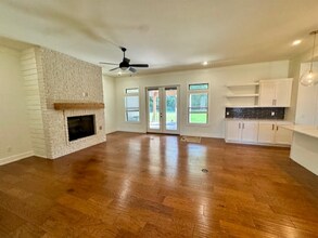 2715 N Floral Ct in Fayetteville, AR - Building Photo - Building Photo