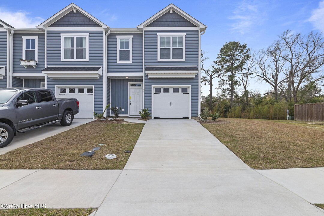 97 Aspen Rd in Hampstead, NC - Building Photo