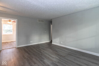 812 2nd Bomar St in Greenwood, IN - Building Photo - Building Photo
