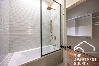 3207 N Narragansett Ave, Unit 103 in Chicago, IL - Building Photo - Building Photo