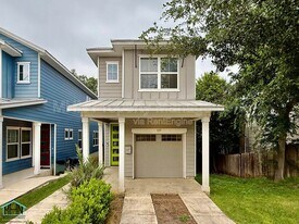 447 Natalen Ave in San Antonio, TX - Building Photo