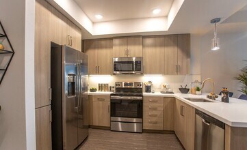 21425 Vanowen St in Los Angeles, CA - Building Photo - Building Photo