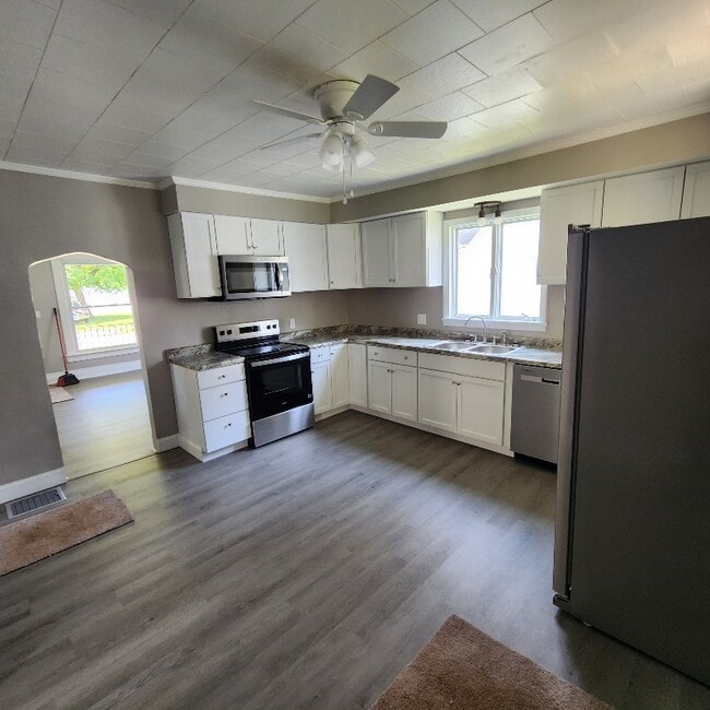 property at 811 Lynn St