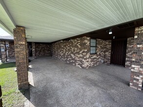 940 Lee St in Marrero, LA - Foto de edificio - Building Photo