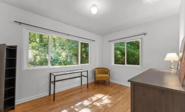 6930 SW Brier Pl in Portland, OR - Foto de edificio - Building Photo