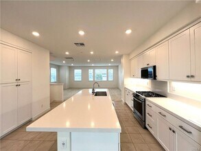 1645 W Lincoln Ave in Anaheim, CA - Building Photo - Building Photo