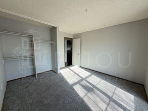 2560 Clarendon Dr in Colorado Springs, CO - Building Photo - Building Photo