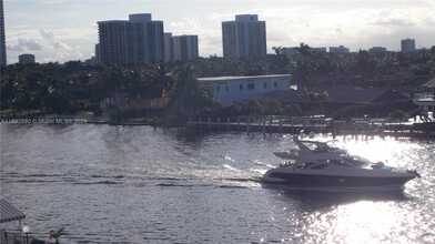 2017 S Ocean Dr, Unit #508 in Hallandale Beach, FL - Foto de edificio - Building Photo