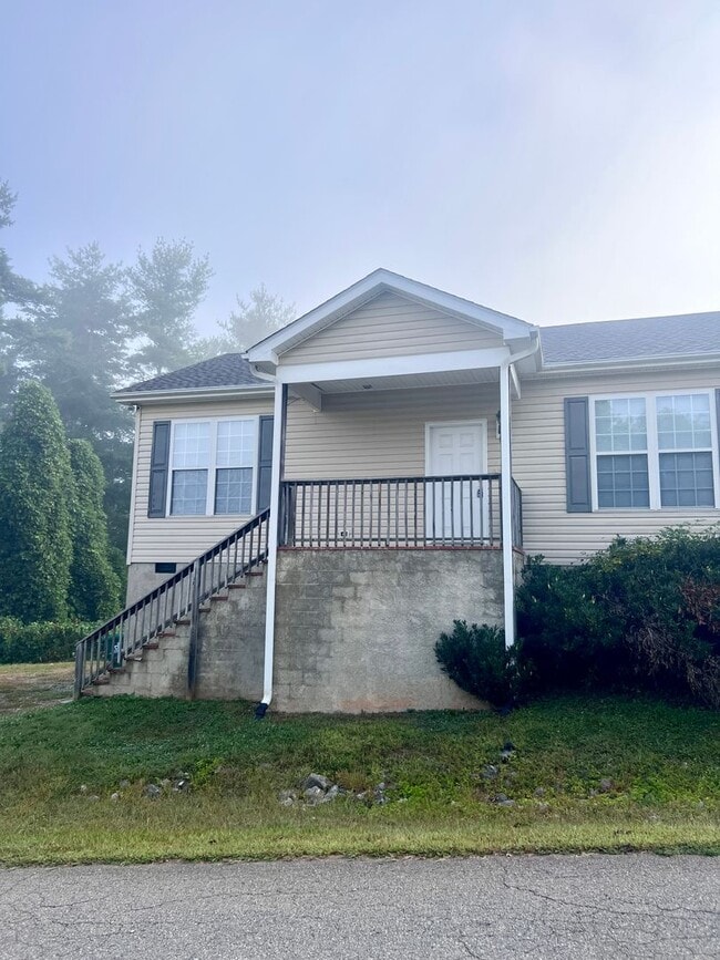 property at 27 Spicewood Rd