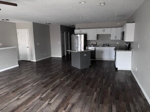 512 N 2nd St, Unit 512 1/2  S 2nd St in Clinton, IA - Building Photo - Building Photo