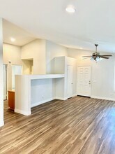 30277 Twain Dr in Menifee, CA - Foto de edificio - Building Photo