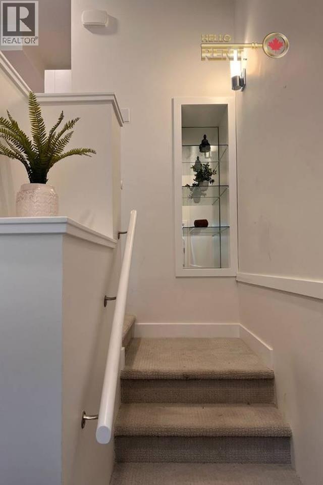 2035 Glenaire Dr in North Vancouver, BC - Building Photo - Building Photo