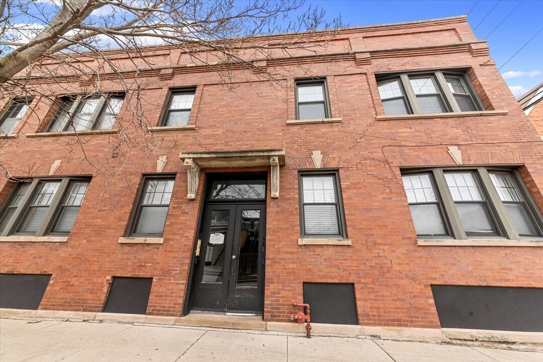 2989 N Lawndale Ave, Unit 2 in Chicago, IL - Foto de edificio