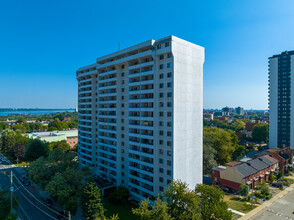 Queen Elizabeth Tower in Hamilton, ON - Building Photo - Building Photo