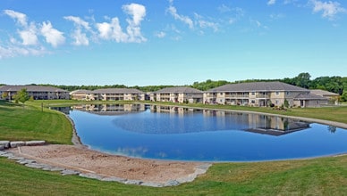 Canterbury Creek Apartments in Green Bay, WI - Foto de edificio - Building Photo