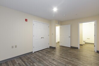Bedford Village Manor at Riddlebrook in Manchester, NH - Building Photo - Building Photo