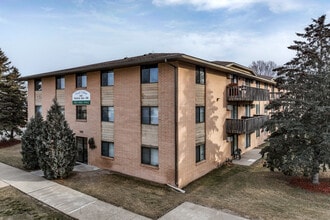 Isanti Village II in Isanti, MN - Foto de edificio - Building Photo