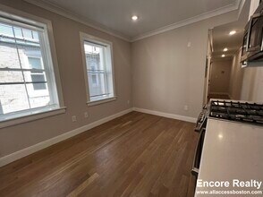 42 Englewood Ave, Unit 2 in Boston, MA - Building Photo - Building Photo